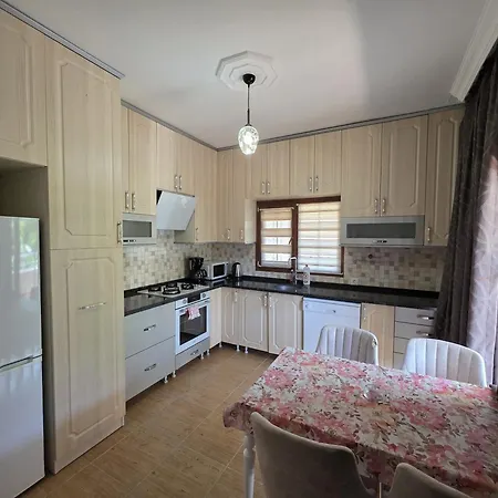 Flower 2 מלון דירות Gelemiş